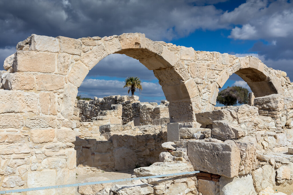Reste einer frühchristlichen Basilika im eisenzeitlichen Stadtkönigreich Kourion (Zypern), Remains of an early Christian basilica in the Iron Age city of Kourion (Cyprus)